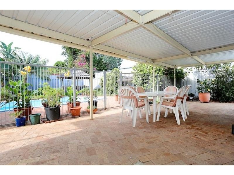 11 Gleneagles Place, Halls Head WA 6210