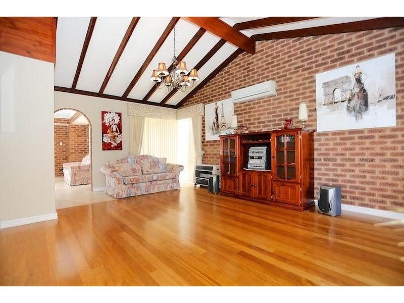 11 Gleneagles Place, Halls Head WA 6210