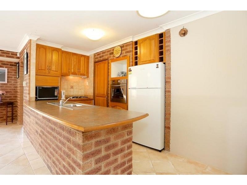 11 Gleneagles Place, Halls Head WA 6210