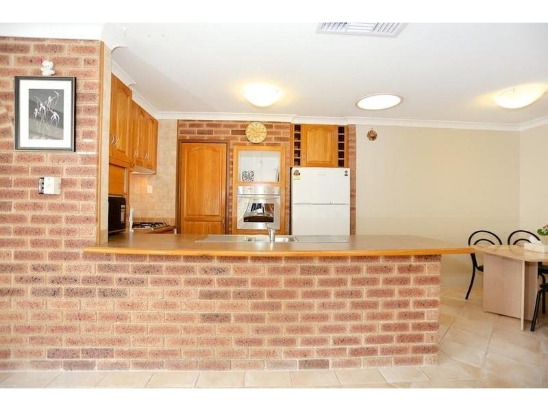 11 Gleneagles Place, Halls Head WA 6210