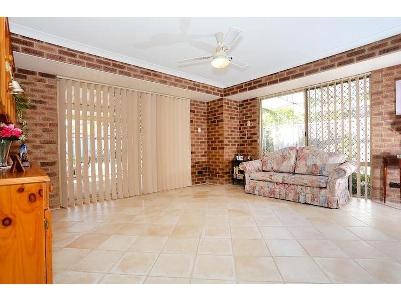 11 Gleneagles Place, Halls Head WA 6210