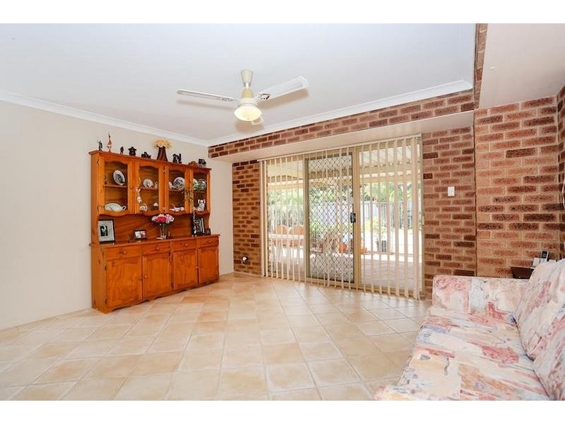 11 Gleneagles Place, Halls Head WA 6210