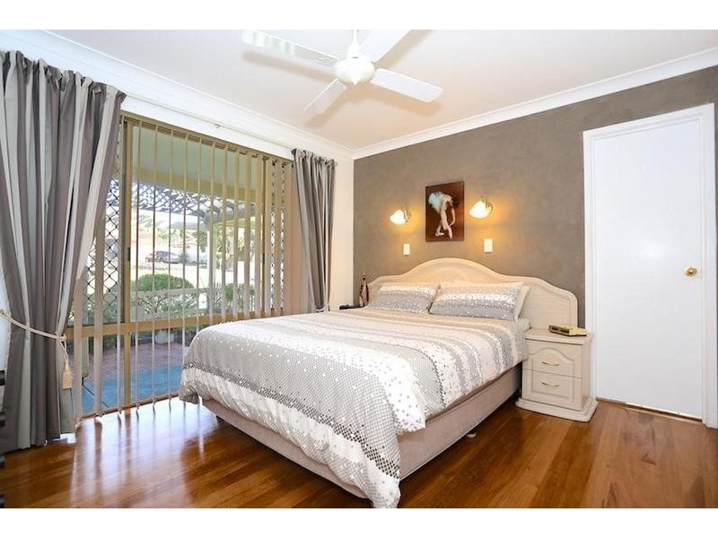 11 Gleneagles Place, Halls Head WA 6210