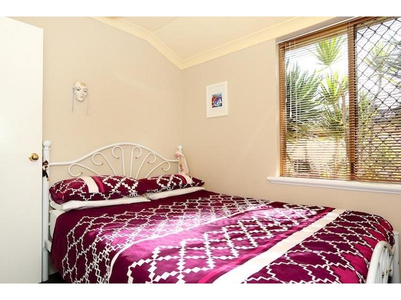 11 Gleneagles Place, Halls Head WA 6210