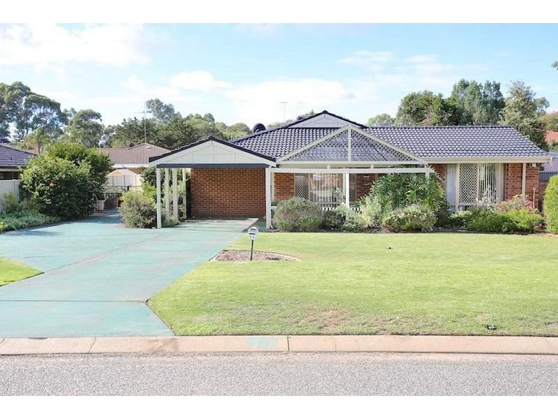 11 Gleneagles Place, Halls Head WA 6210