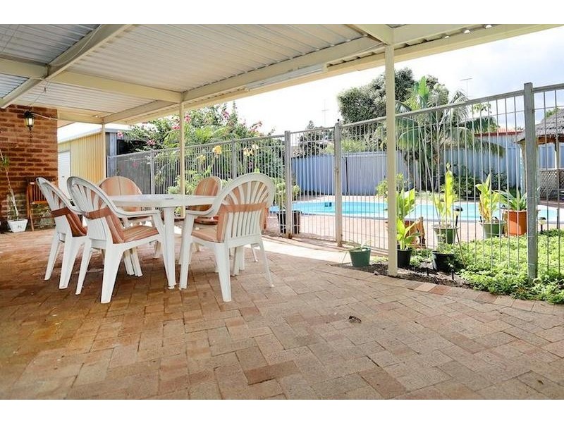 11 Gleneagles Place, Halls Head WA 6210