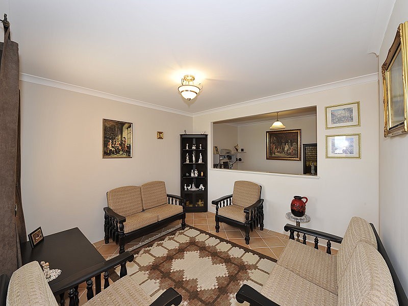 33 Seaforth Drive, Halls Head WA 6210