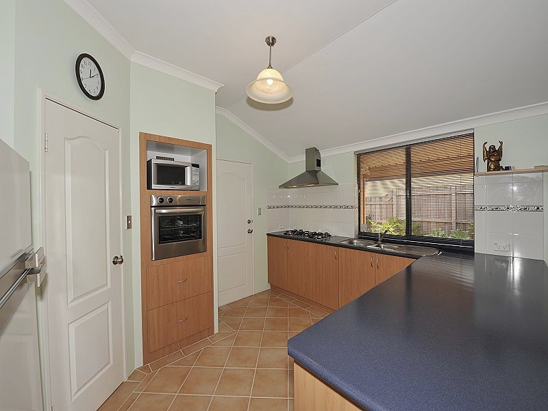 33 Seaforth Drive, Halls Head WA 6210