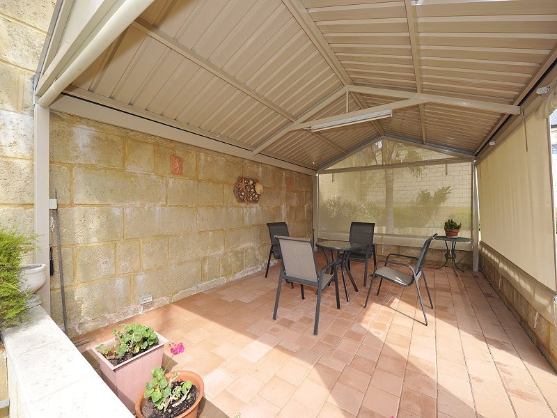 33 Seaforth Drive, Halls Head WA 6210