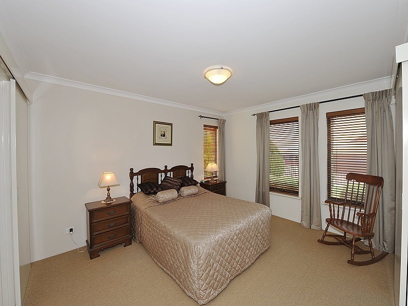 33 Seaforth Drive, Halls Head WA 6210