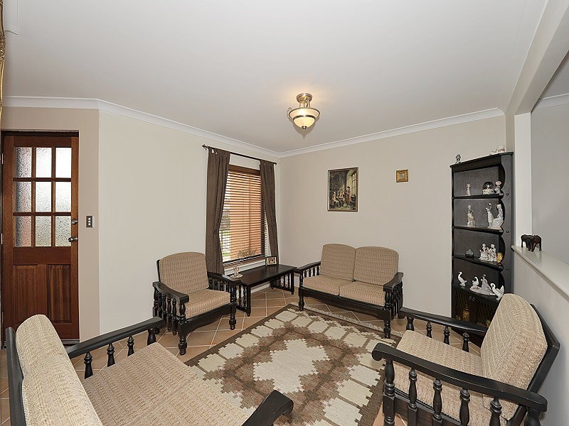 33 Seaforth Drive, Halls Head WA 6210