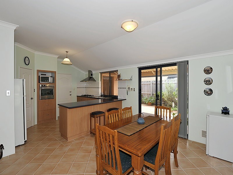 33 Seaforth Drive, Halls Head WA 6210