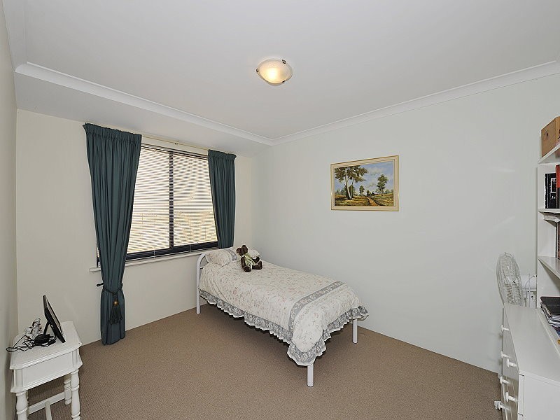 33 Seaforth Drive, Halls Head WA 6210