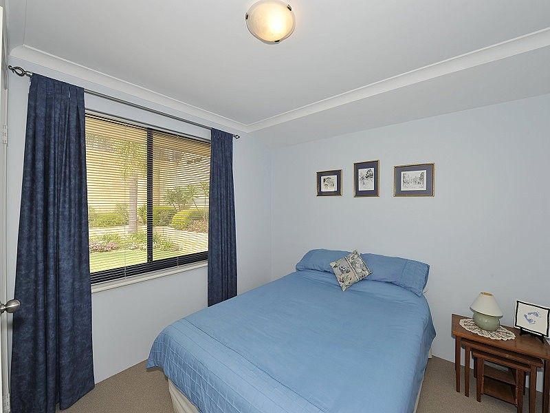 33 Seaforth Drive, Halls Head WA 6210