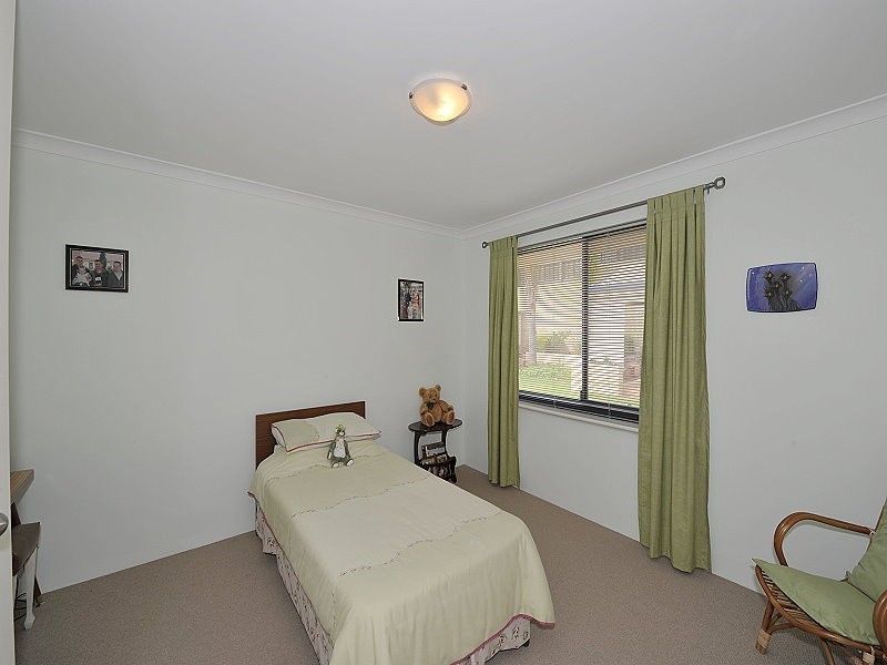 33 Seaforth Drive, Halls Head WA 6210