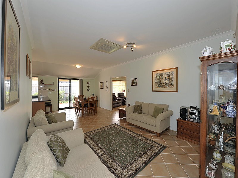 33 Seaforth Drive, Halls Head WA 6210