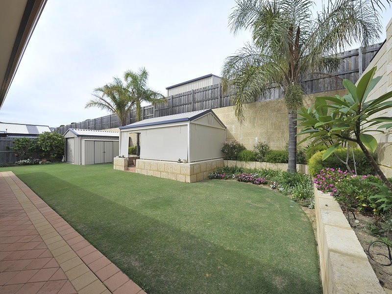 33 Seaforth Drive, Halls Head WA 6210
