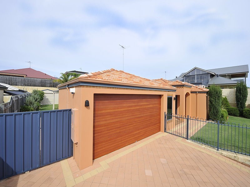 33 Seaforth Drive, Halls Head WA 6210