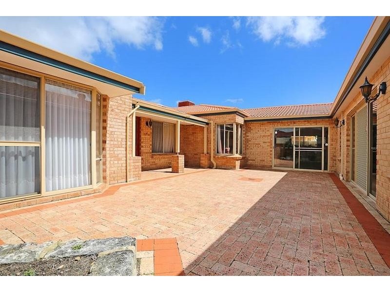 121 Leslie Street, Dudley Park WA 6210