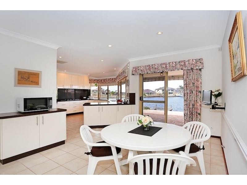 121 Leslie Street, Dudley Park WA 6210