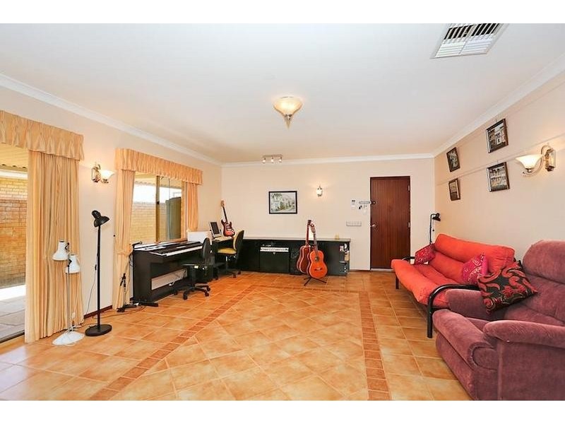 121 Leslie Street, Dudley Park WA 6210