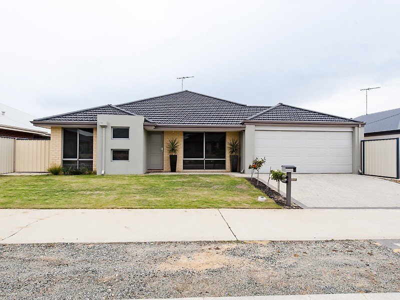 324 Pebble Beach Boulevard, Meadow Springs WA 6210