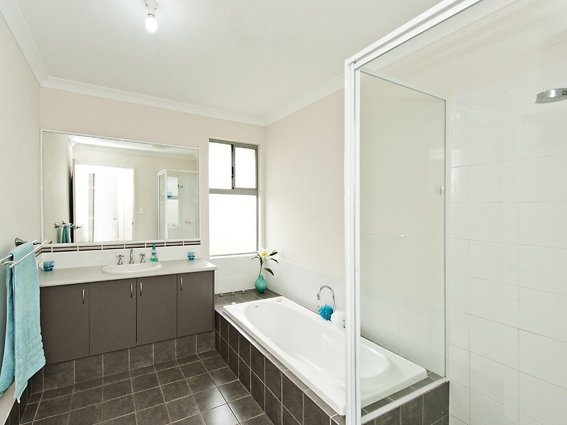 324 Pebble Beach Boulevard, Meadow Springs WA 6210