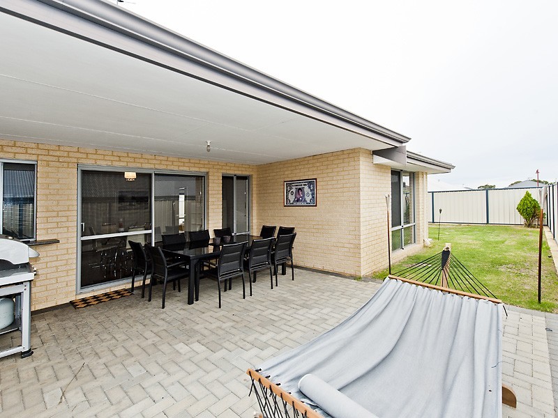 324 Pebble Beach Boulevard, Meadow Springs WA 6210