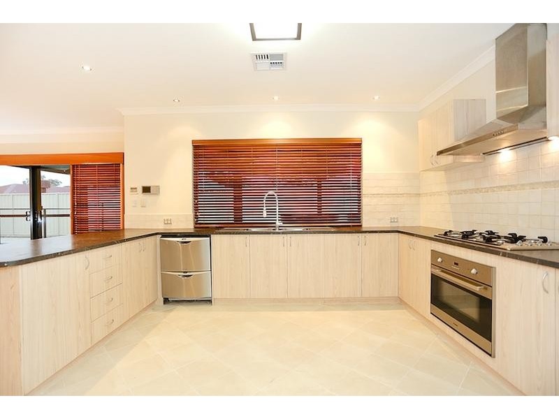 6 Teague Way, Lakelands WA 6180