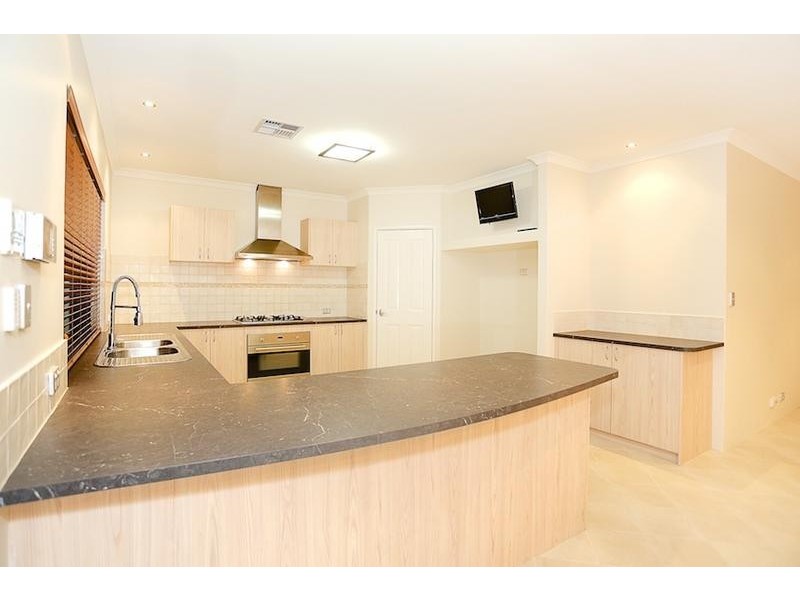 6 Teague Way, Lakelands WA 6180