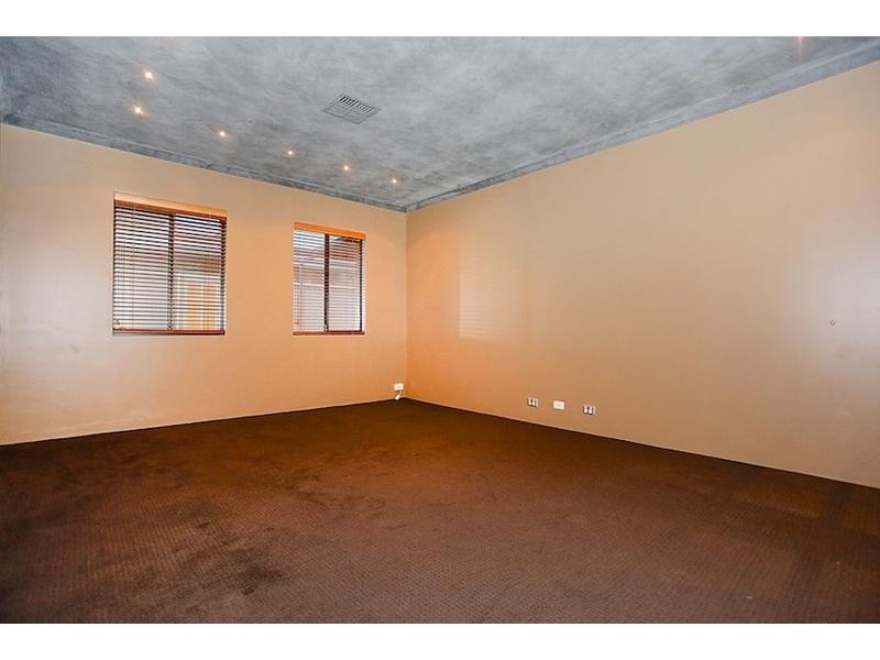 6 Teague Way, Lakelands WA 6180