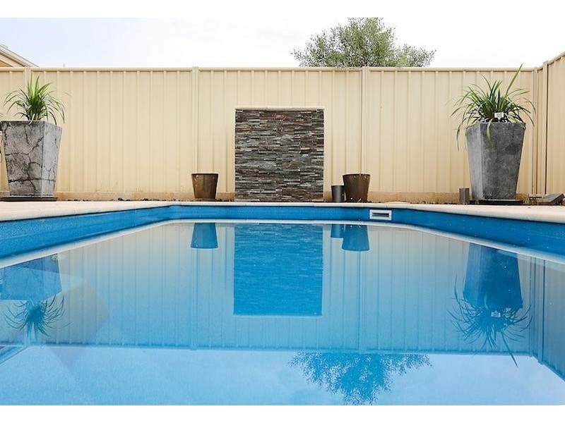 6 Teague Way, Lakelands WA 6180