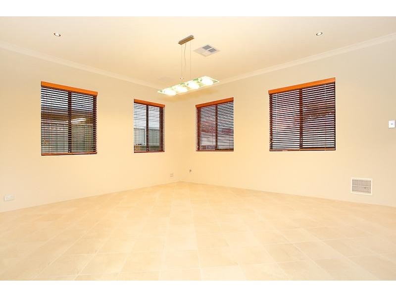 6 Teague Way, Lakelands WA 6180