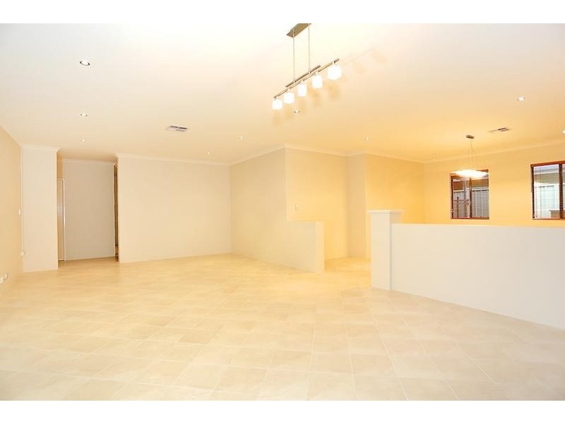 6 Teague Way, Lakelands WA 6180