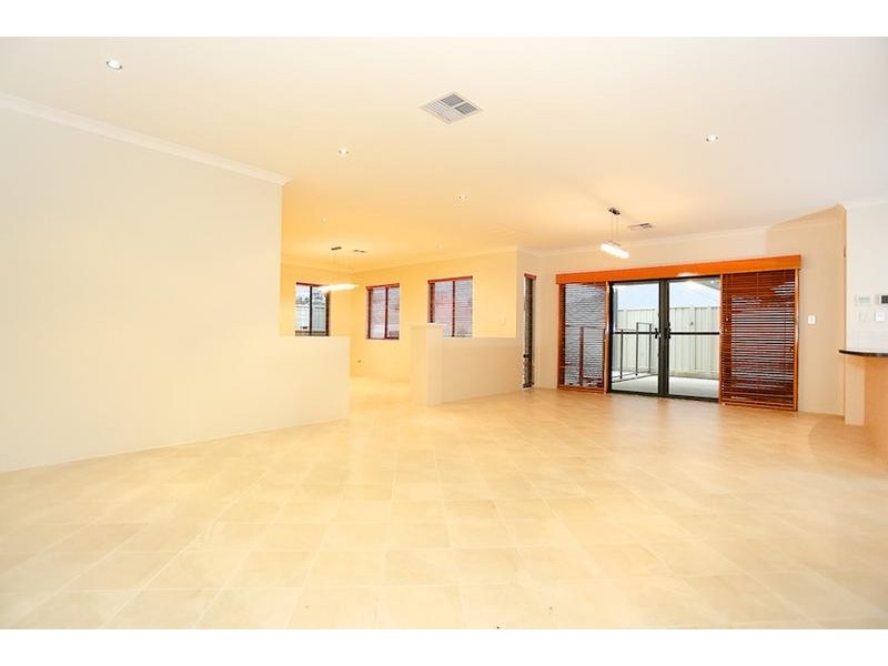 6 Teague Way, Lakelands WA 6180