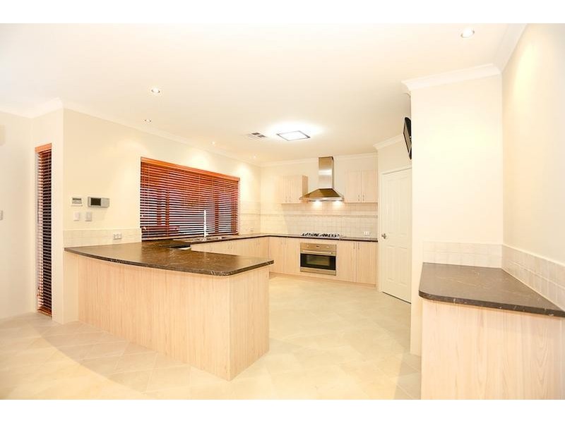 6 Teague Way, Lakelands WA 6180