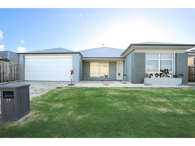 39 Marsdenia Road, Halls Head WA 6210
