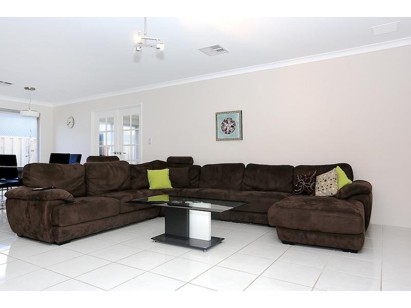 39 Marsdenia Road, Halls Head WA 6210