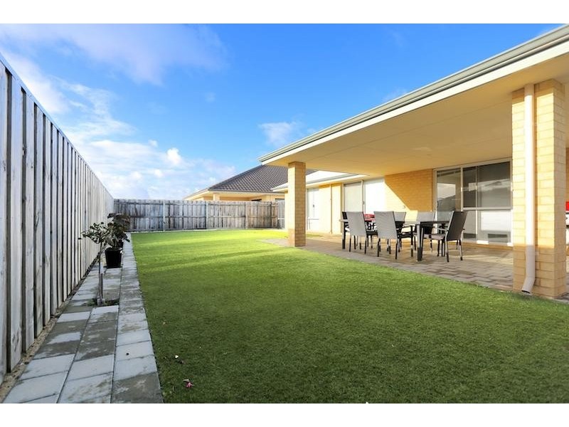 39 Marsdenia Road, Halls Head WA 6210