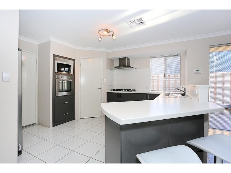 39 Marsdenia Road, Halls Head WA 6210