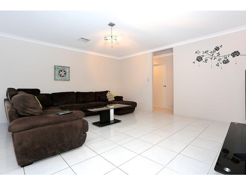 39 Marsdenia Road, Halls Head WA 6210