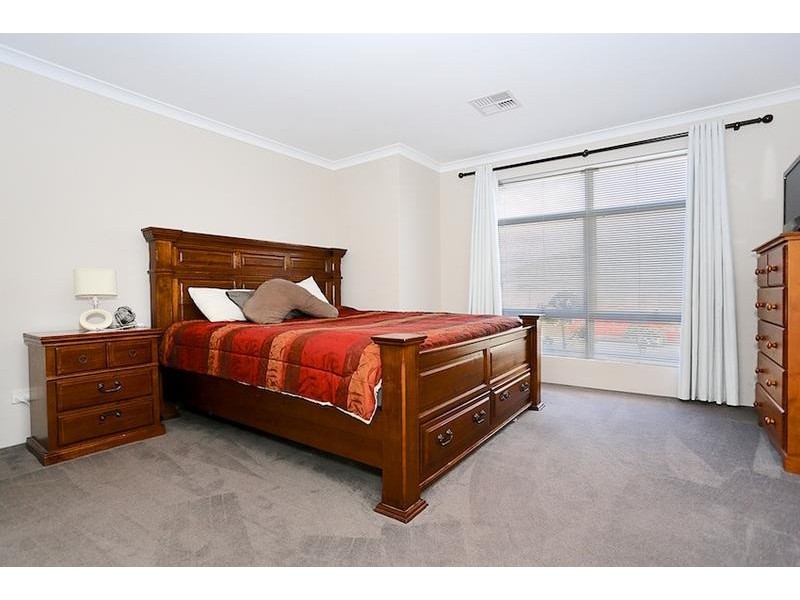 39 Marsdenia Road, Halls Head WA 6210