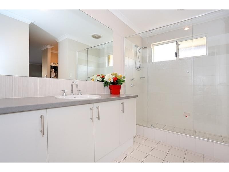 39 Marsdenia Road, Halls Head WA 6210