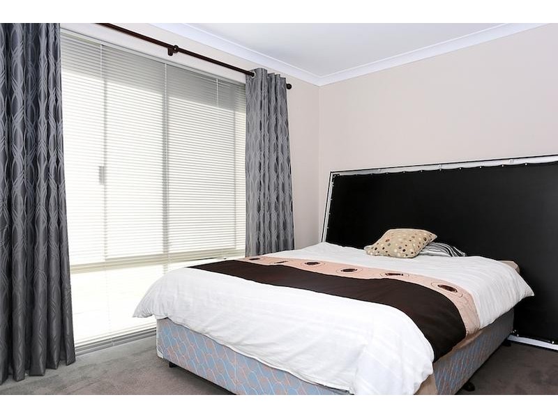 39 Marsdenia Road, Halls Head WA 6210