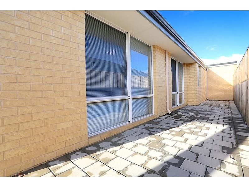 39 Marsdenia Road, Halls Head WA 6210