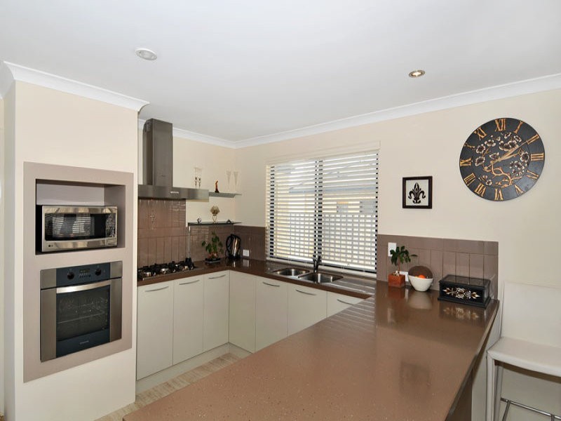 29 Bookleaf Loop, Halls Head WA 6210