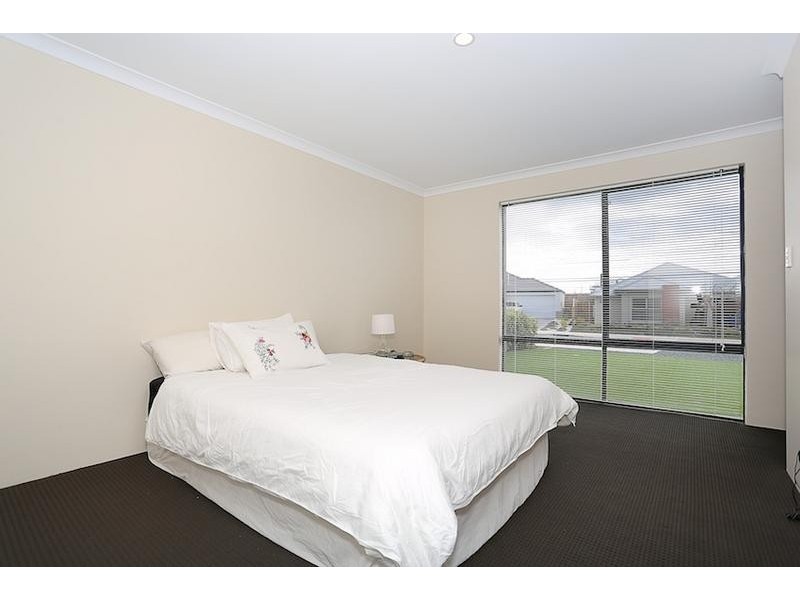 219 Peelwood Parade, Halls Head WA 6210