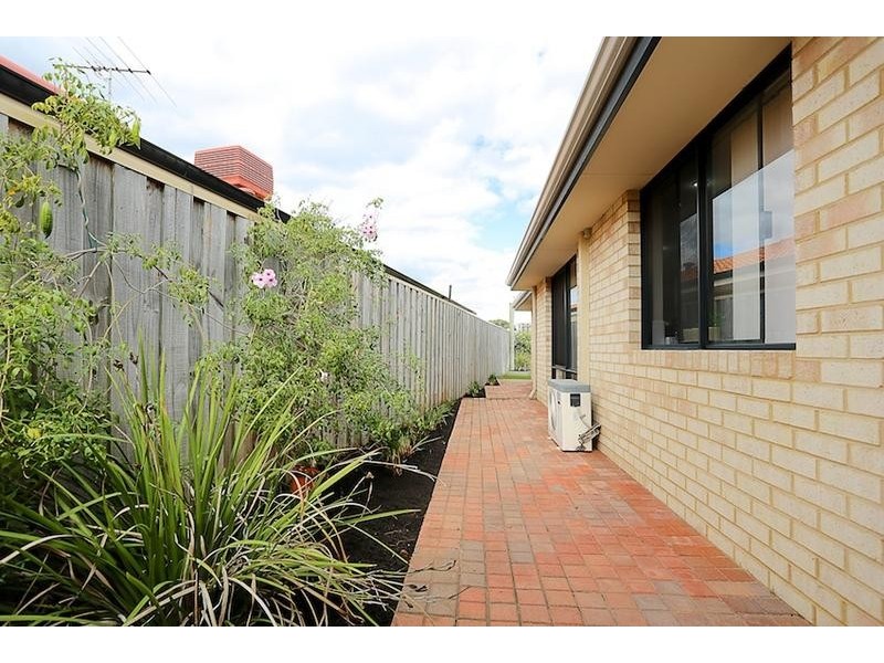 219 Peelwood Parade, Halls Head WA 6210