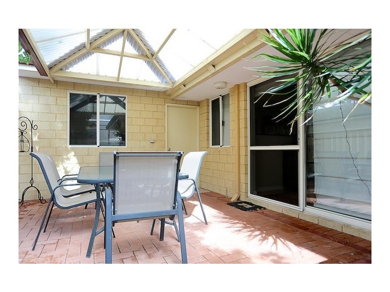 1/102 Janis Street, Halls Head WA 6210