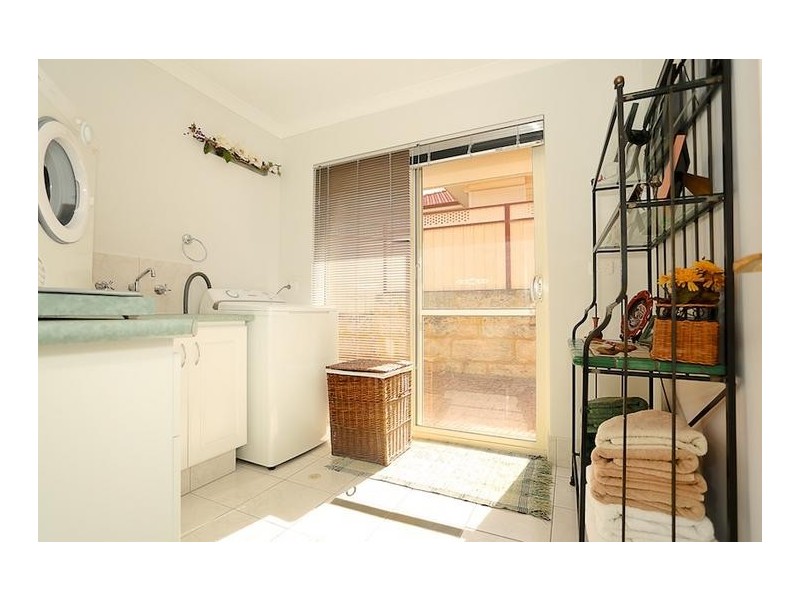 1/102 Janis Street, Halls Head WA 6210